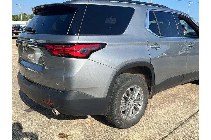 $27965 : Chevrolet Traverse 2023 LT C image 2