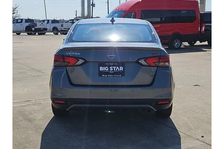 $17147 : Nissan Versa 2024 SR 4dr Sed image 4