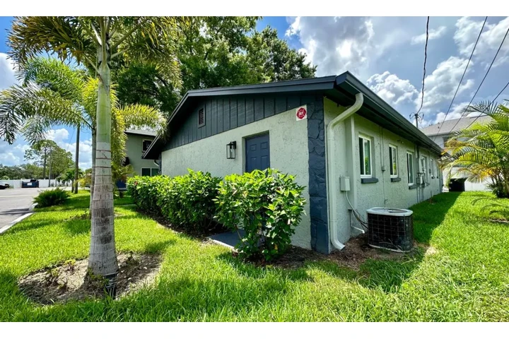 $880 : Affordable Two-Bedroom Apt image 3