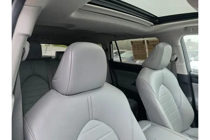 $33500 : Toyota Highlander 2023 XLE 4 image 10