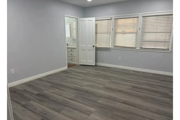 $2700 : Comfort at it peak.... image 3