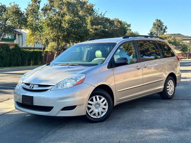 $6952 : 2007 Sienna LE 8-Passenger image 1