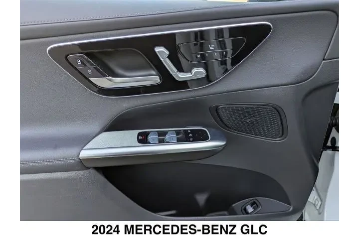 $39875 : Mercedes-Benz GLC 2024 GLC 3 image 10