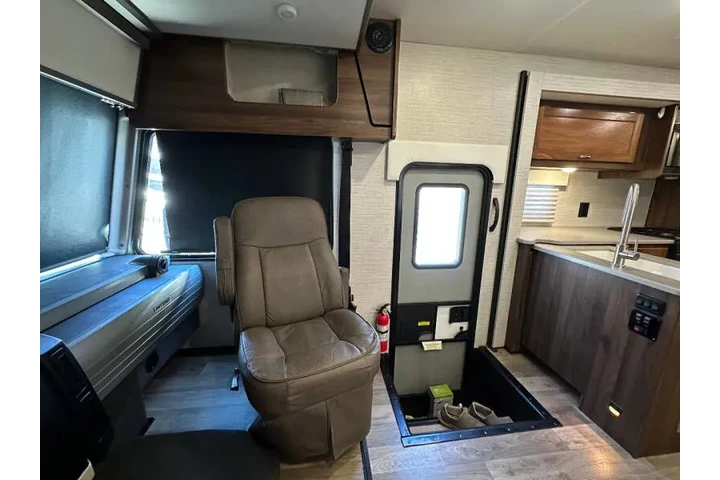 $63799 : 2020 Winnebago Intent 28y image 6