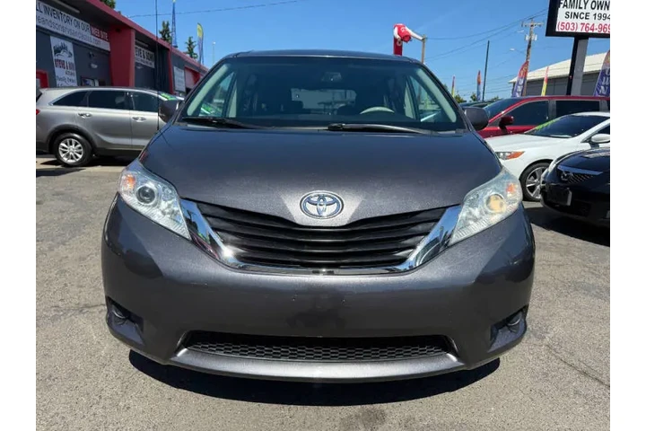 $8995 : 2012 Sienna LE 7-Passenger Au image 5