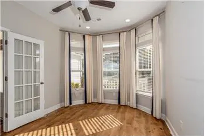 $3500 : Rental property with 3 bedro image 3