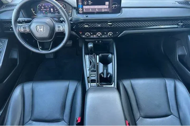 $25000 : Honda Accord Hybrid 2023 EX- image 6