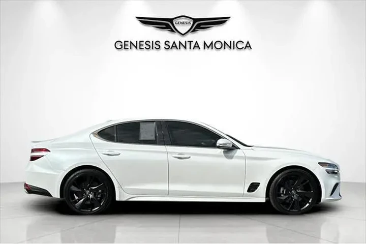$28998 : Genesis G70 2023 AWD 2.0T 4d image 4