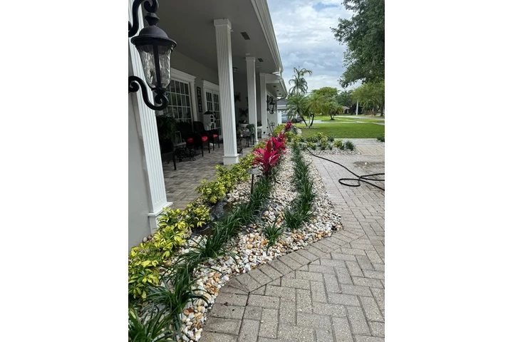 V Maintenance Landscaping Prof image 10