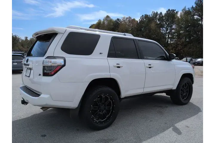 $28522 : Toyota 4Runner 2017 4x4 SR5 image 4