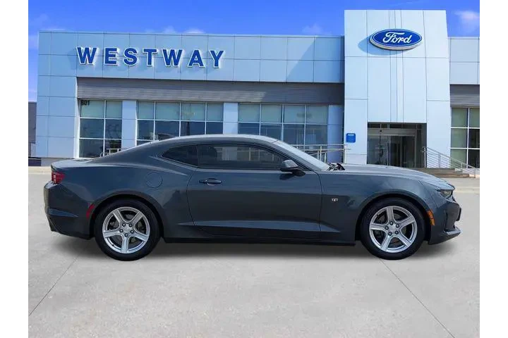 $20718 : Chevrolet Camaro 2020 LT 2dr image 3