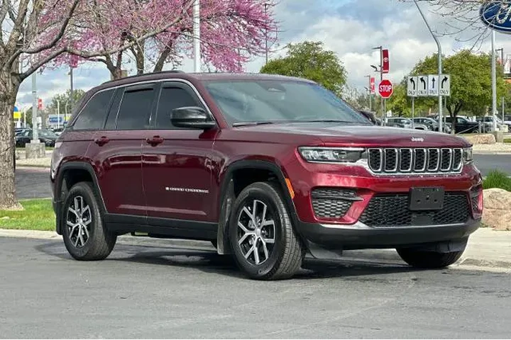 $32995 : Jeep Grand Cherokee 2025 4x4 image 9