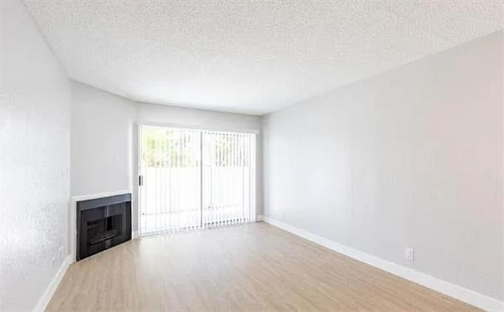 $2000 : Amazing 2 Bed 2 Bathroom image 1