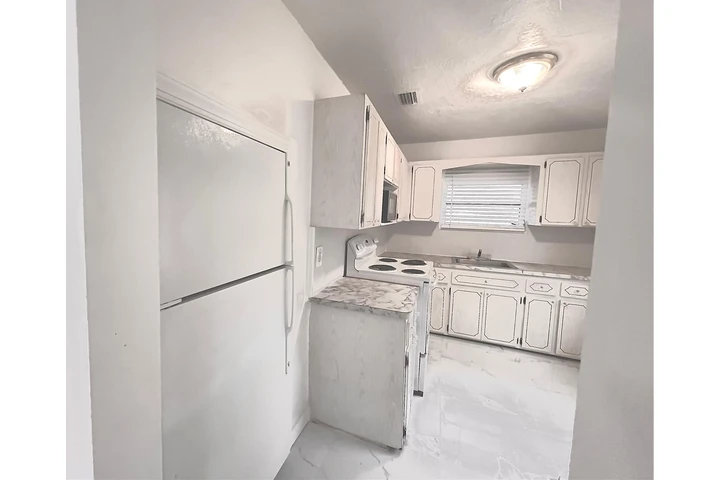 $3400 : Linda Casita en Coral Gables image 5