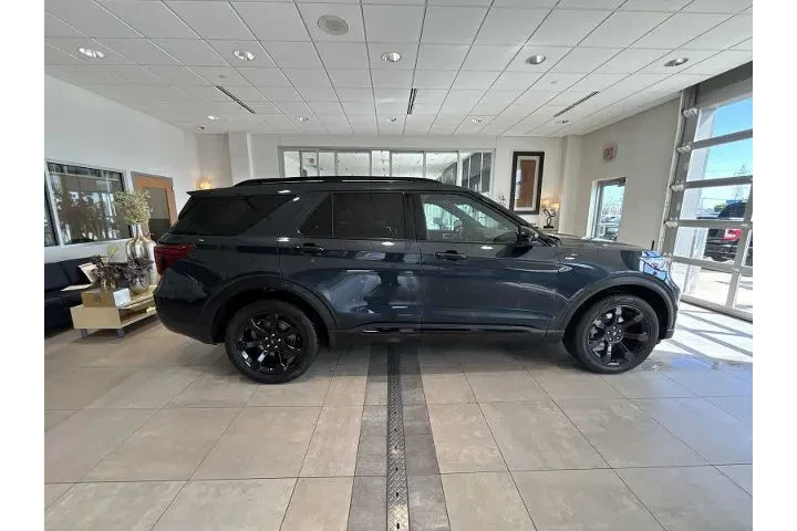 $38955 : Ford Explorer 2024 AWD ST-Li image 2