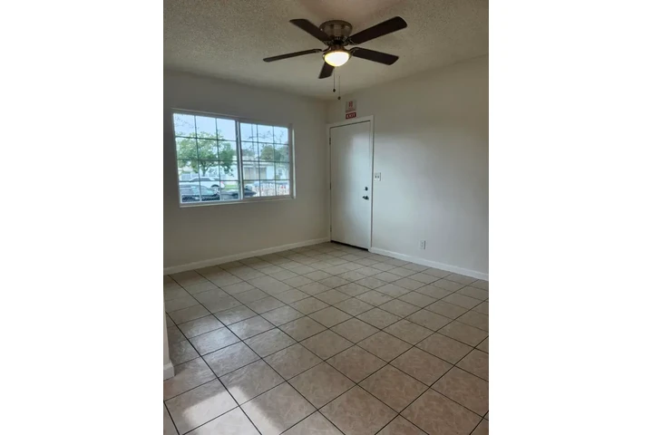 $1100 : About 1010 Garfield Ave Unit 1 image 10