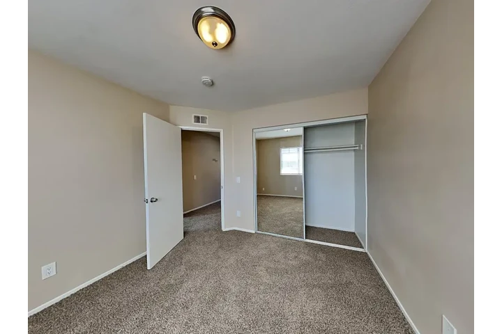 $3000 : HIGHLAND CA 3 bed & 2 bath image 5