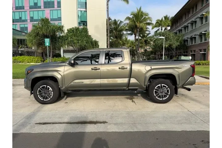 $39918 : Toyota Tacoma 2024 4x2 TRD S image 9