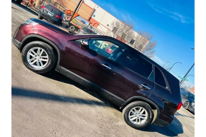 $7500 : 2014 Sorento LX image 4