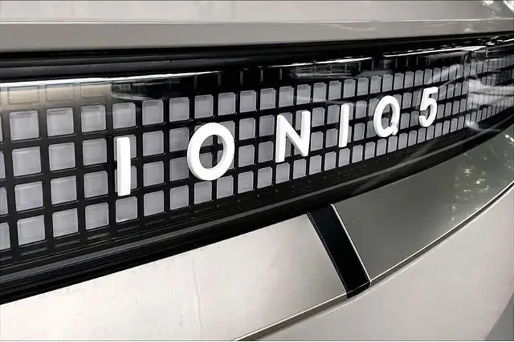 $39427 : Hyundai IONIQ 5 2025 Limited image 9
