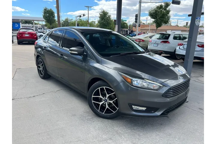 2018 Focus SE Sedan image 3