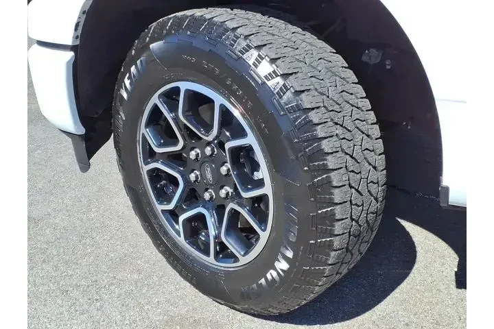 $39761 : Ford F-150 2023 4x4 XL 4dr S image 8