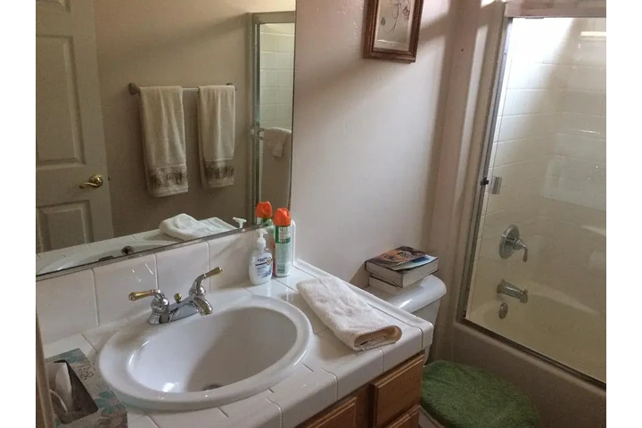 $1300 : 9810 Portland Rose Ave, Bakers image 6