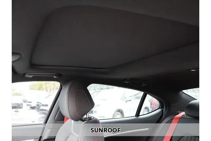 $29490 : Genesis G70 2023 2.0T 4dr Se image 3