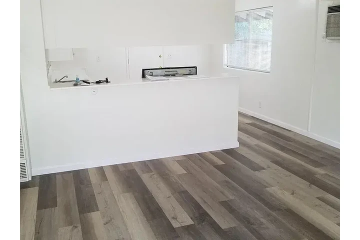 $1450 : Hot 2bd 1ba at Riverside image 3