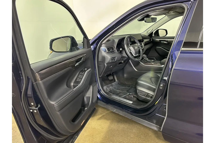 $45000 : 2023 Highlander Hybrid Limited image 2