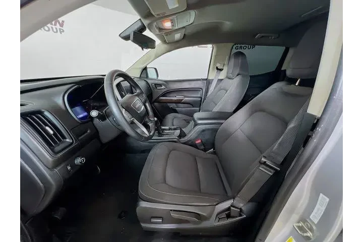 $26975 : GMC Canyon 2019 4x2 SLE 4dr image 1
