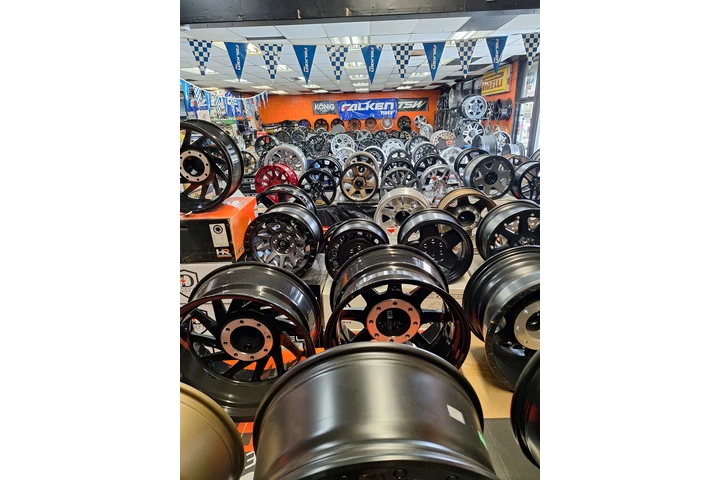 URGENTE!! MECANICO Y LLANTERO image 3