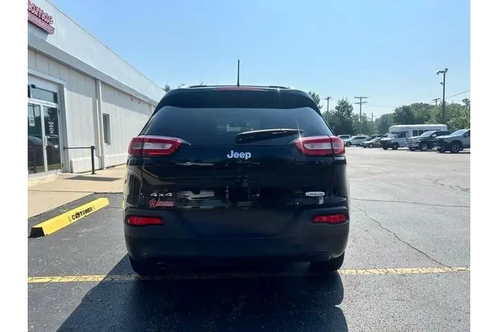 Jeep Cherokee 2017 4x4 Latit image 9