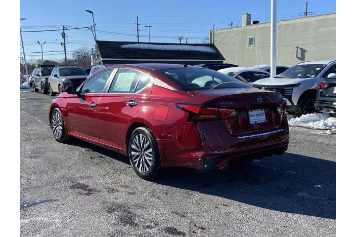 $14457 : Nissan Altima 2023 2.5 SV 4d image 6