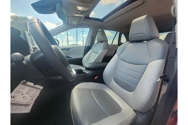 $29998 : Toyota RAV4 2023 XLE Premium image 8