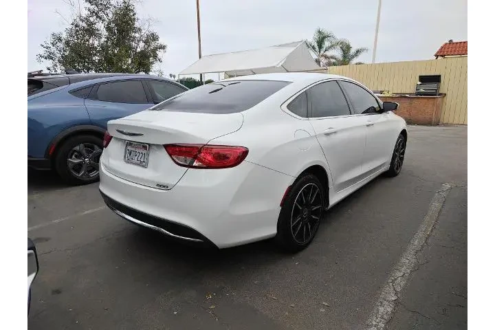 $6394 : Chrysler 200 2015 Limited 4d image 3