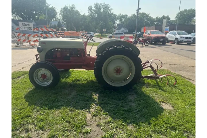 $5990 : 1949 Tractor image 1