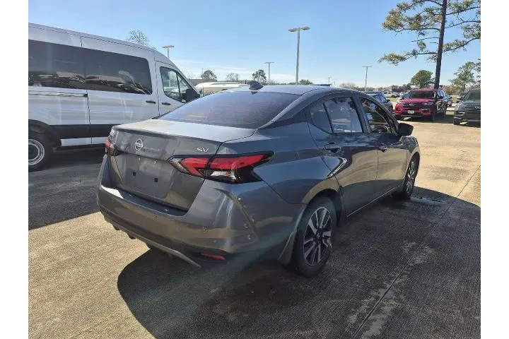 $12981 : Nissan Versa 2021 SV 4dr Sed image 3