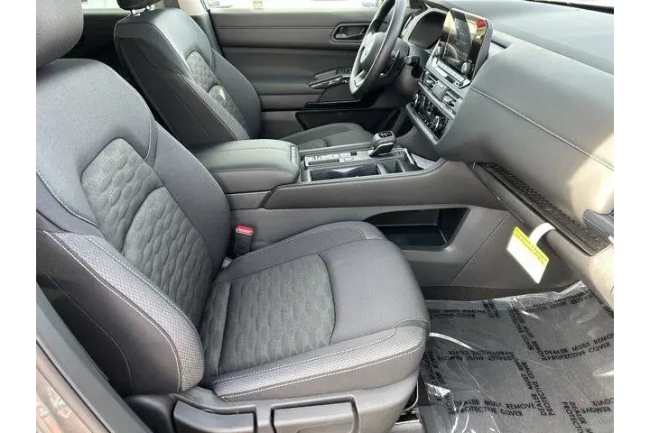 $38170 : Nissan Pathfinder 2025 S 4dr image 9