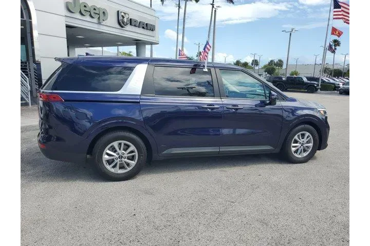 $29990 : Kia Carnival 2024 LX 4dr Min image 8