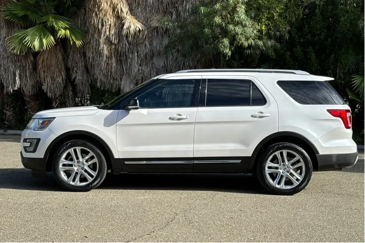 Ford Explorer 2017 XLT 4dr S image 6