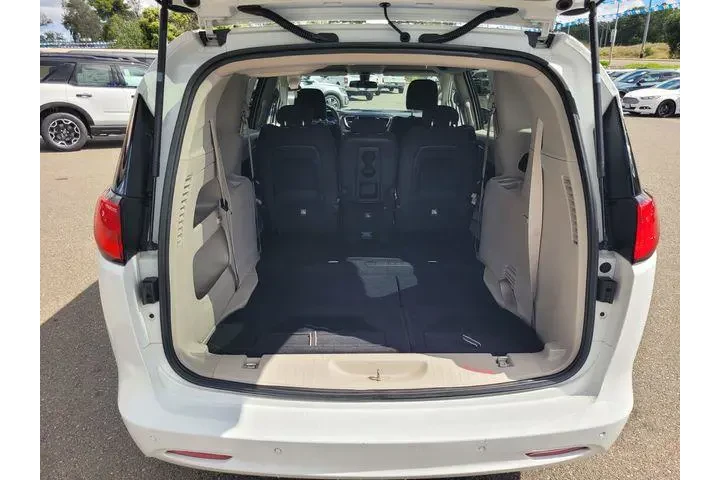 $14172 : Chrysler Pacifica 2018 LX 4d image 8