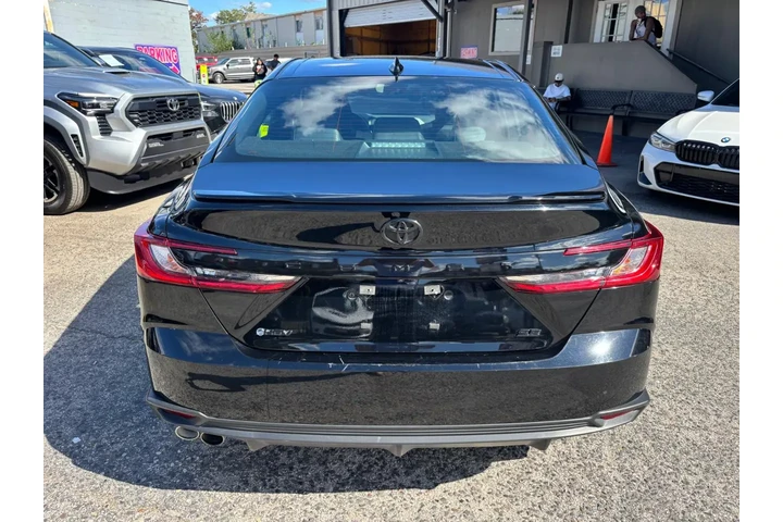 2025 Camry SE image 5