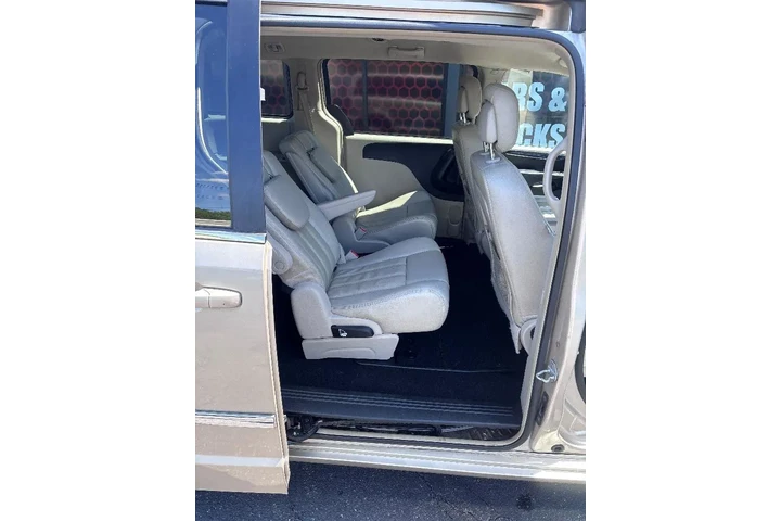 $7995 : 2013 Town & Country image 8