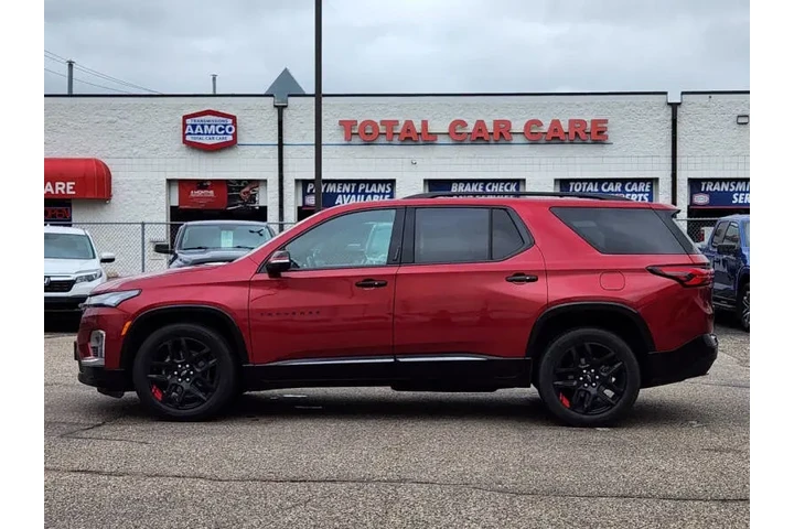 $27594 : 2022 Traverse Premier image 3