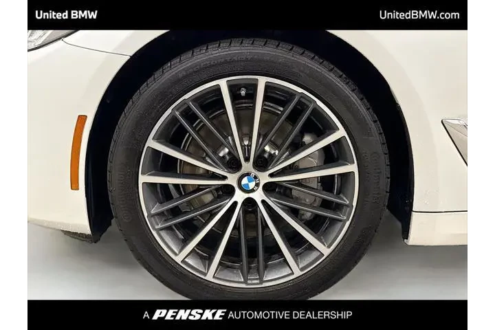 $31960 : BMW 5 Series 2023 530i 4dr S image 2