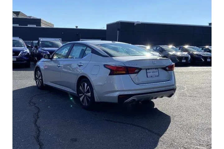 $14495 : Nissan Altima 2021 2.5 SV 4d image 6