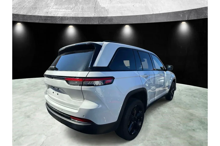 $29985 : Jeep Grand Cherokee 2023 4x4 image 2