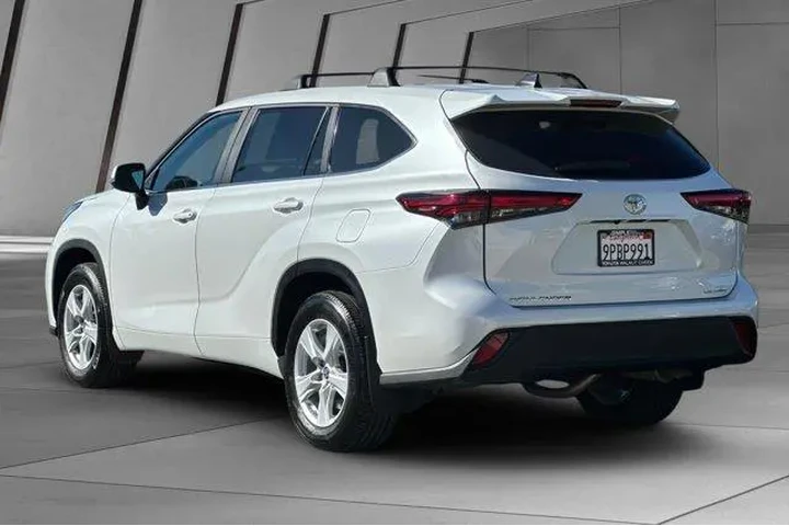$35500 : Toyota Highlander 2023 AWD L image 10
