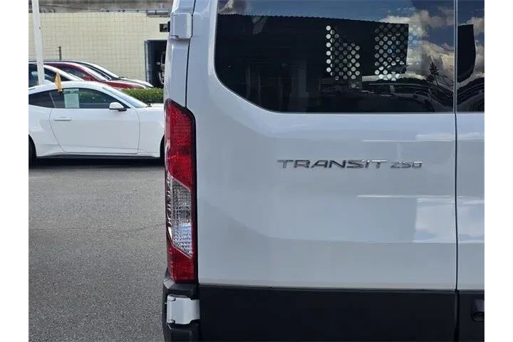 $32227 : Ford Transit 2024 250 3dr SW image 6